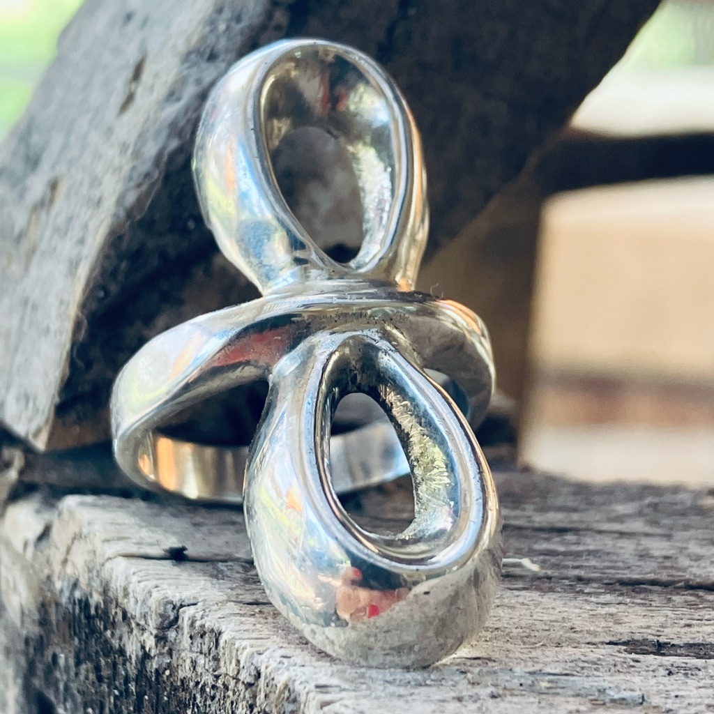 Vintage Sterling Silver Bold Infinity Ring 95$
